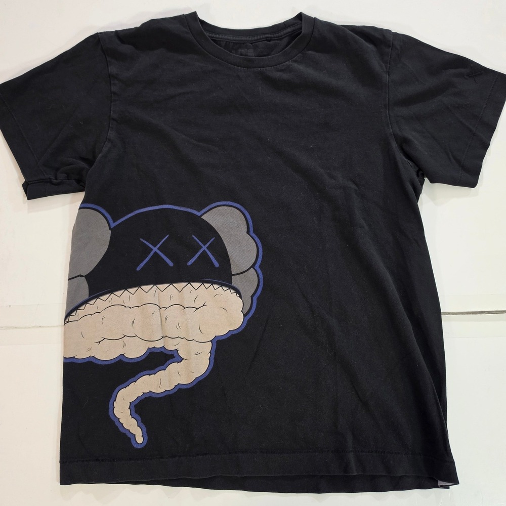 Uniqlo UT KAWS Companion Graphic T-Shirt Black Short Sleeve Crewneck Mens Small